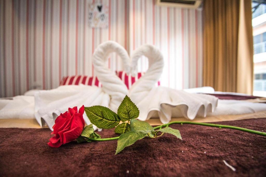 Long Beach Hotel Patong Ngoại thất bức ảnh
